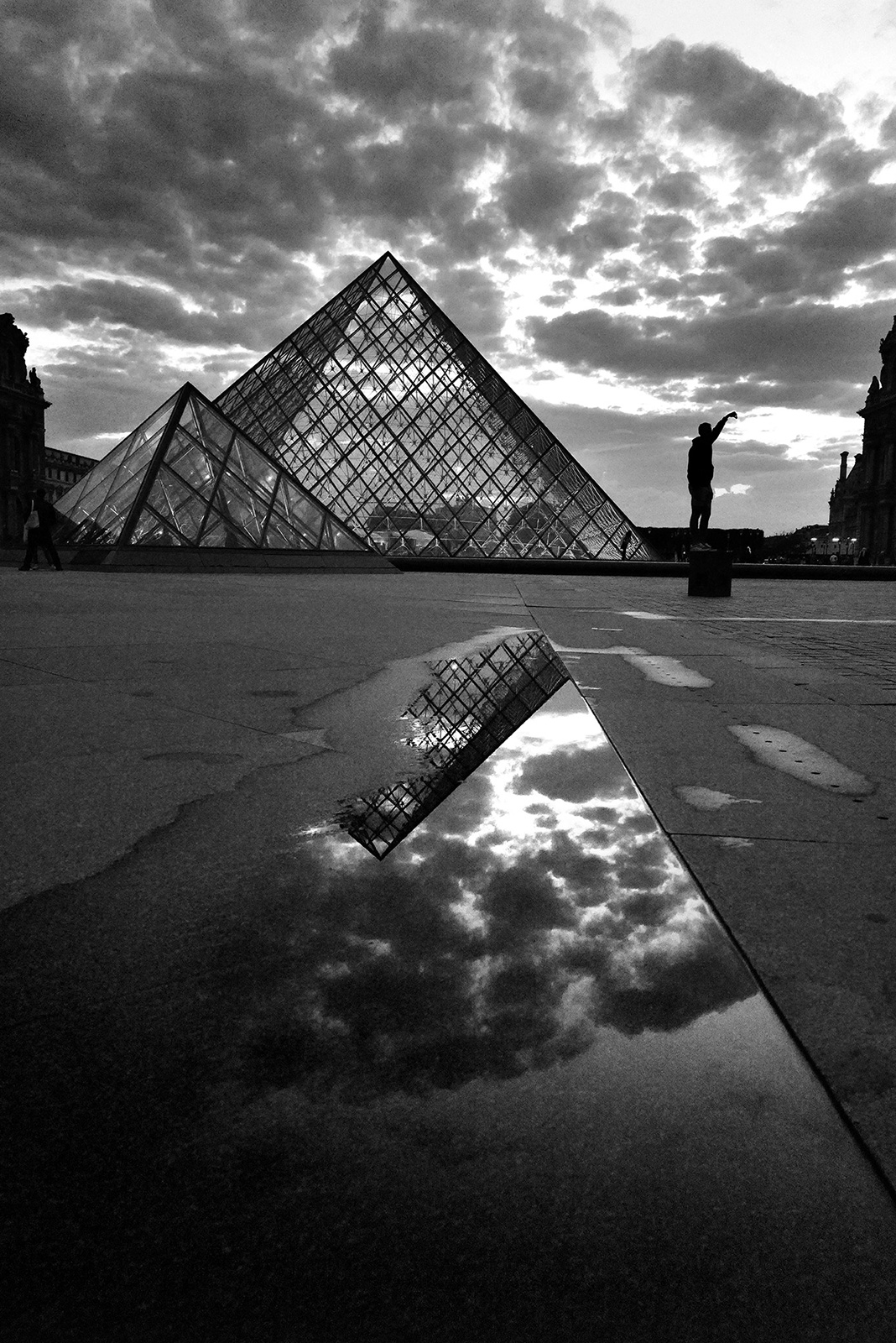 Pyramide du Louvre, 2022